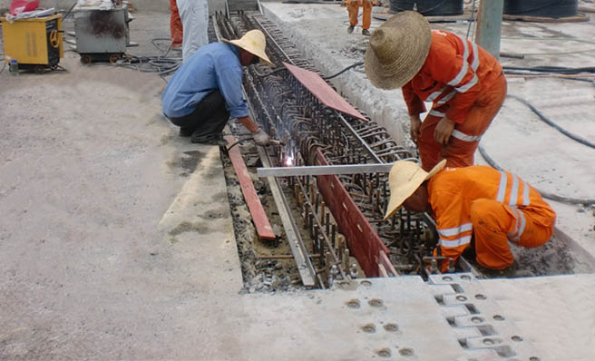廣航交通贛州大橋梳齒縫橋梁伸縮縫裝置安裝