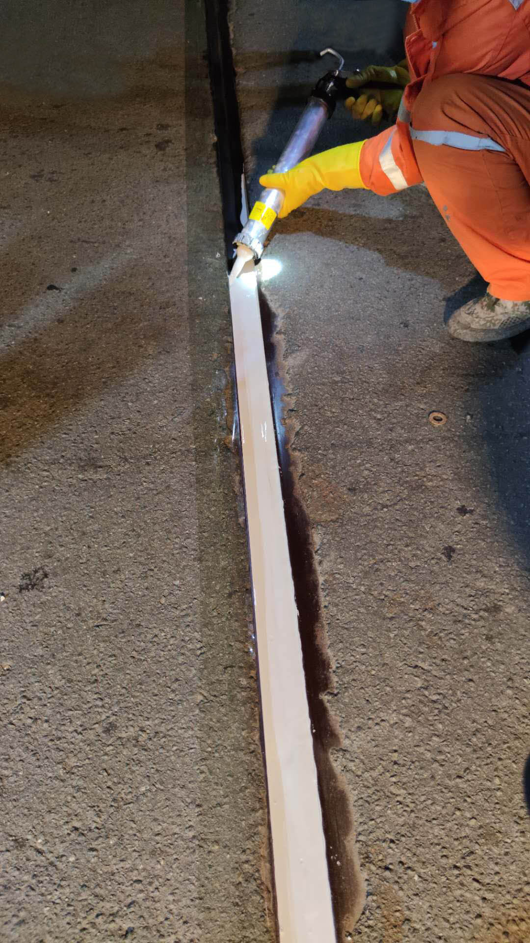 GH液態止水膠完美解決橋梁伸縮縫難題