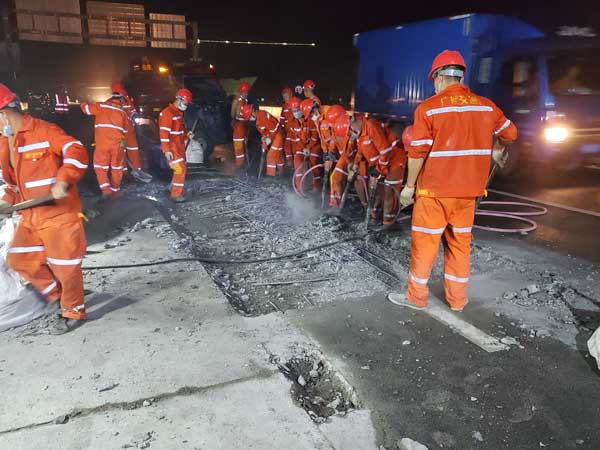 GH高性能砼進行橋面病害處治應急搶險