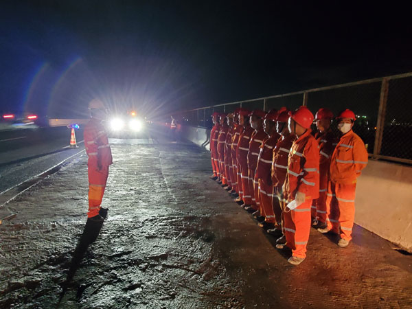 GH高性能砼進行橋面病害處治應急搶險